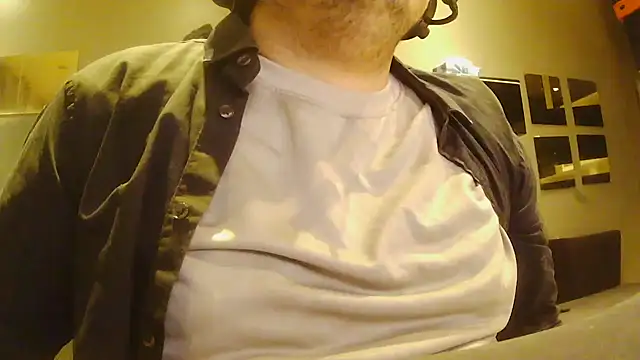 Bebemickey75 online show from 12-17-25, 05:24