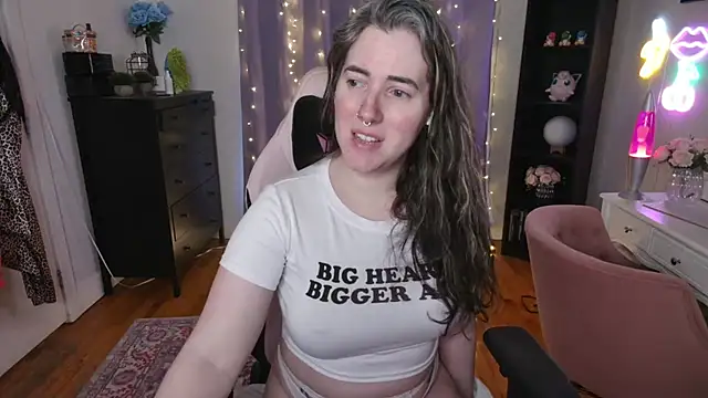 Snapshot of rachelbrooksxx chatting on 03-20-25, 07:04 rachelbrooksxx online show from 03-20-25, 07:04