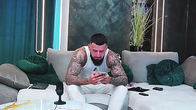 masterkingofmusclee online show from 01-20-25, 01:42