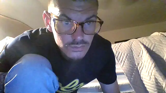 Snapshot of theschisel chatting on 04-04-26, 10:51 theschisel online show from 04-04-26, 10:51