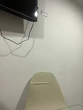 Snapshot of iraide_castro chatting on 06-25-26, 02:44 iraide castro online show from 06-25-26, 02:44