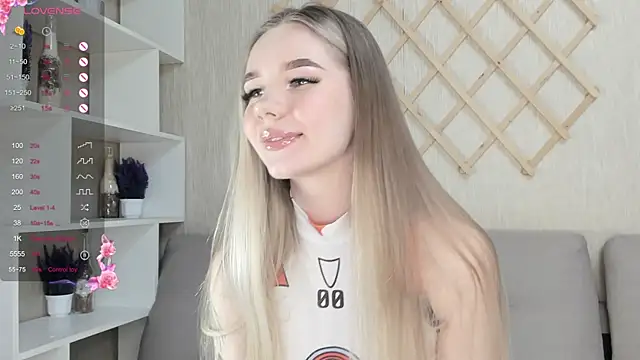 Snapshot of AutoBaby chatting on 03-09-25, 11:03 AutoBaby online show from 03-09-25, 11:03