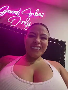 Snapshot of sexyyykloee chatting on 07-11-26, 04:26 sexyyykloee online show from 07-11-26, 04:26
