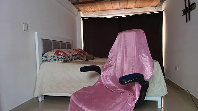 Snapshot of Danna_777 chatting on 09-13-25, 06:29 Danna 777 online show from 09-13-25, 06:29