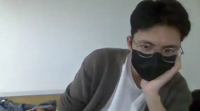 Snapshot of Gwencloudy chatting on 01-01-25, 01:27 Gwencloudy online show from 01-01-25, 01:27