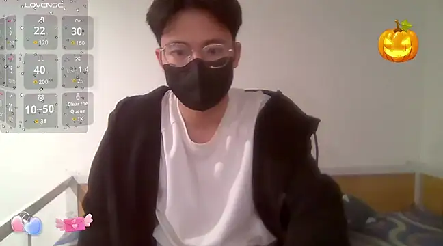 Snapshot of Gwencloudy chatting on 02-10-25, 03:46 Gwencloudy online show from 02-10-25, 03:46