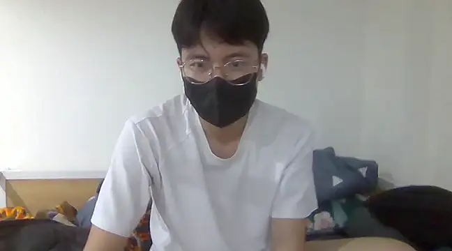 Snapshot of Gwencloudy chatting on 03-09-25, 01:59 Gwencloudy online show from 03-09-25, 01:59