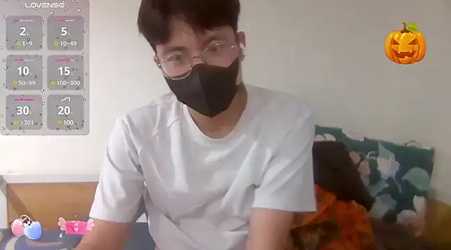 Snapshot of Gwencloudy chatting on 03-15-25, 01:51 Gwencloudy online show from 03-15-25, 01:51