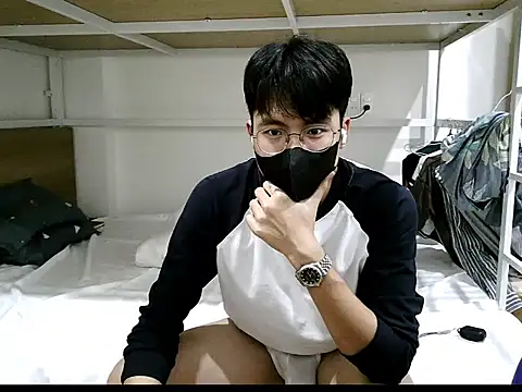Snapshot of Gwencloudy chatting on 10-15-25, 01:55 Gwencloudy online show from 10-15-25, 01:55