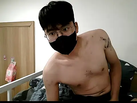 Gwencloudy online show from 11-19-25, 02:28