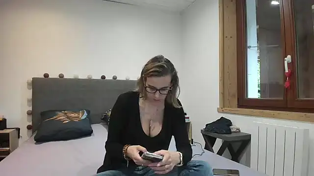 Snapshot of Madame_Callie chatting on 06-09-26, 01:23 Madame Callie online show from 06-09-26, 01:23