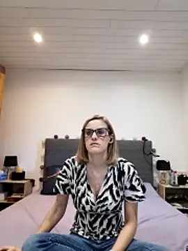 Snapshot of Madame_Callie chatting on 06-15-26, 08:05 Madame Callie online show from 06-15-26, 08:05