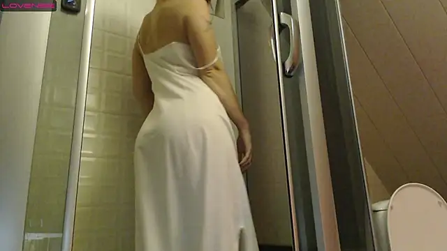 Snapshot of RubyLynxx chatting on 10-26-25, 06:36 RubyLynxx online show from 10-26-25, 06:36