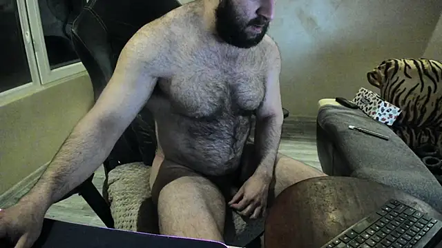 Snapshot of Hugealphabeast chatting on 03-09-25, 09:46 Hugealphabeast online show from 03-09-25, 09:46