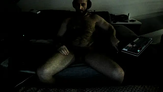 Snapshot of Hugealphabeast chatting on 11-22-25, 09:03 Hugealphabeast online show from 11-22-25, 09:03