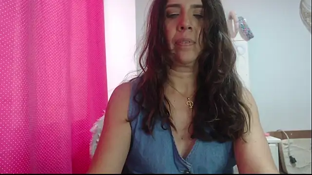 Snapshot of Victoria_meester chatting on 01-10-25, 05:45 Victoria meester online show from 01-10-25, 05:45