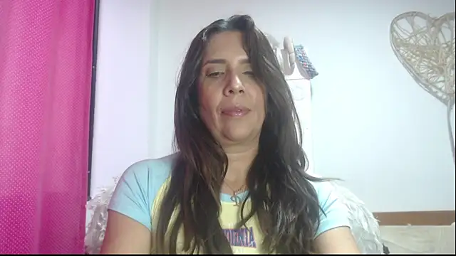 Snapshot of Victoria_meester chatting on 01-15-25, 08:37 Victoria meester online show from 01-15-25, 08:37