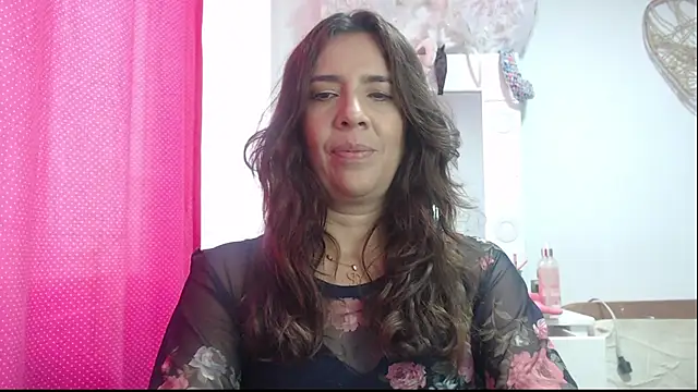 Snapshot of Victoria_meester chatting on 02-05-25, 03:52 Victoria meester online show from 02-05-25, 03:52