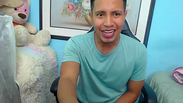 Snapshot of Luciana_and_Neitan chatting on 03-03-25, 10:42 Luciana and Neitan online show from 03-03-25, 10:42