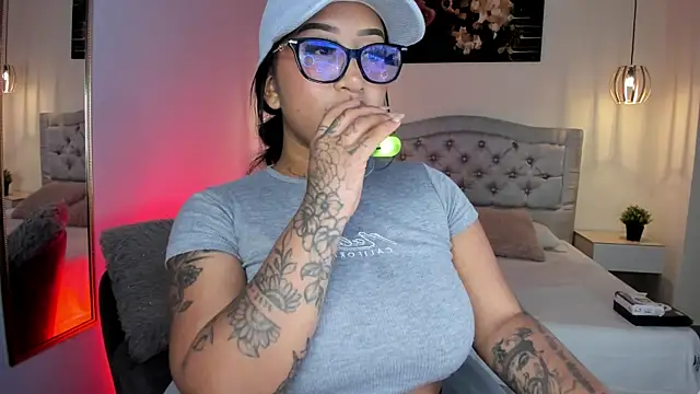 ayshel   online show from 03-20-25, 04:18