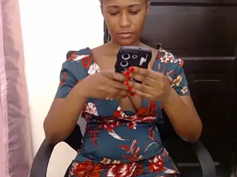 Snapshot of savage_laura chatting on 03-03-25, 12:16 savage laura online show from 03-03-25, 12:16