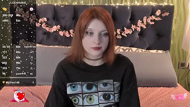 Snapshot of AliceLanley chatting on 10-11-25, 11:31 AliceLanley online show from 10-11-25, 11:31