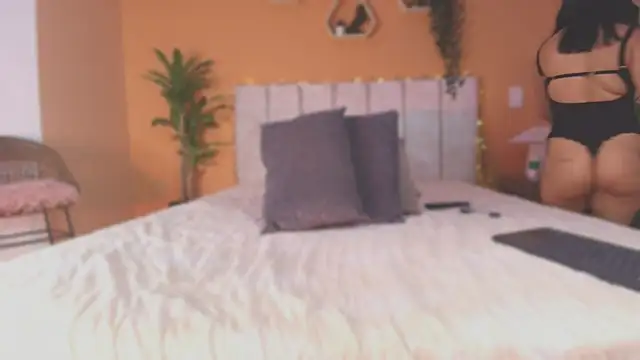 Snapshot of valerycolins chatting on 07-11-26, 02:47 valerycolins online show from 07-11-26, 02:47