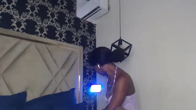 MichaelaCox online show from 11-04-25, 08:52