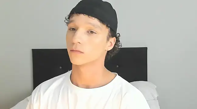 Snapshot of angelcortes chatting on 02-23-25, 05:18 angelcortes online show from 02-23-25, 05:18