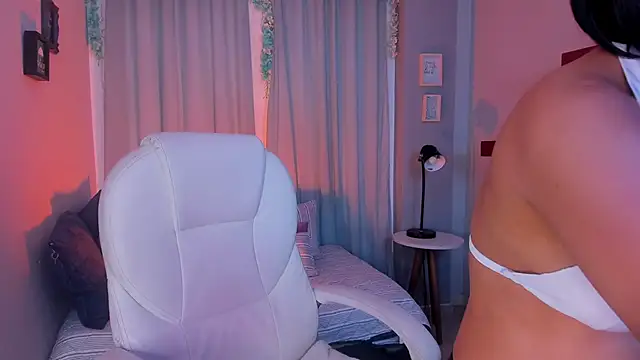 Snapshot of CoralineRicce_ chatting on 02-14-25, 04:58 CoralineRicce online show from 02-14-25, 04:58