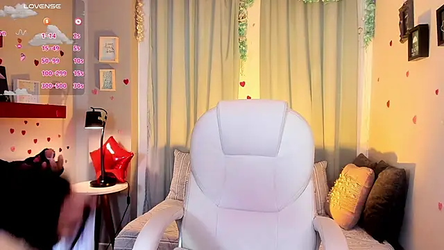 Snapshot of CoralineRicce_ chatting on 03-15-25, 05:41 CoralineRicce online show from 03-15-25, 05:41