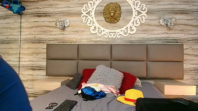 yungelitamor  online show from 12-01-25, 05:12