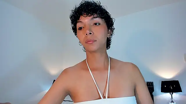 xhenisa  online show from 02-28-25, 09:55