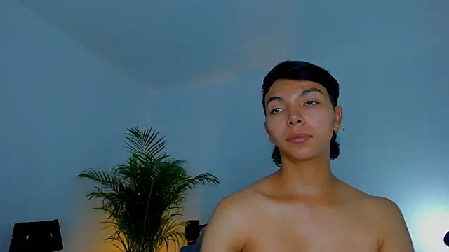 xhenisa  online show from 09-29-25, 08:02