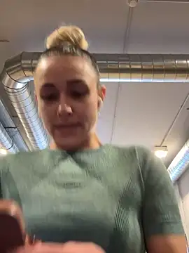 Snapshot of petrouchkaaa_ chatting on 03-13-25, 09:32 petrouchkaaa online show from 03-13-25, 09:32