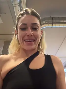 Snapshot of petrouchkaaa_ chatting on 03-14-25, 09:35 petrouchkaaa online show from 03-14-25, 09:35