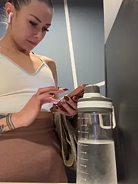 Snapshot of petrouchkaaa_ chatting on 03-17-25, 09:22 petrouchkaaa online show from 03-17-25, 09:22