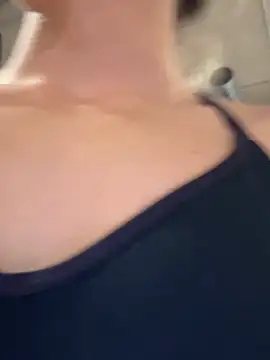 Snapshot of petrouchkaaa_ chatting on 03-21-25, 09:23 petrouchkaaa online show from 03-21-25, 09:23