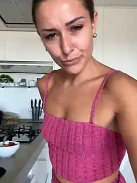 Snapshot of petrouchkaaa_ chatting on 09-10-25, 08:25 petrouchkaaa online show from 09-10-25, 08:25