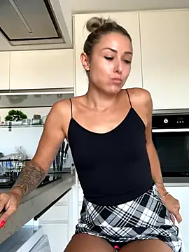 Snapshot of petrouchkaaa_ chatting on 10-02-25, 09:16 petrouchkaaa online show from 10-02-25, 09:16