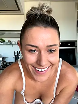 Snapshot of petrouchkaaa_ chatting on 11-25-25, 08:58 petrouchkaaa online show from 11-25-25, 08:58