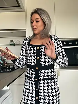 Snapshot of petrouchkaaa_ chatting on 12-04-25, 08:45 petrouchkaaa online show from 12-04-25, 08:45