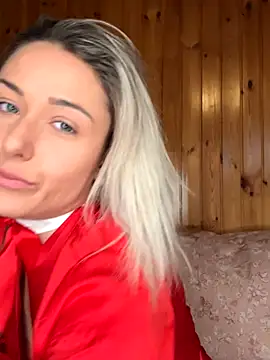 Snapshot of petrouchkaaa_ chatting on 12-21-25, 10:11 petrouchkaaa online show from 12-21-25, 10:11