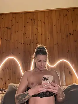 Snapshot of petrouchkaaa_ chatting on 01-13-26, 08:36 petrouchkaaa online show from 01-13-26, 08:36