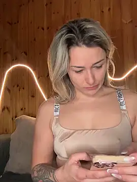 Snapshot of petrouchkaaa_ chatting on 02-01-26, 09:30 petrouchkaaa online show from 02-01-26, 09:30