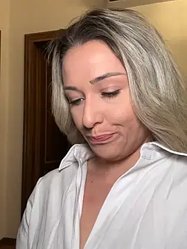 Snapshot of petrouchkaaa_ chatting on 02-19-26, 08:43 petrouchkaaa online show from 02-19-26, 08:43