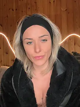 Snapshot of petrouchkaaa_ chatting on 02-20-26, 09:04 petrouchkaaa online show from 02-20-26, 09:04