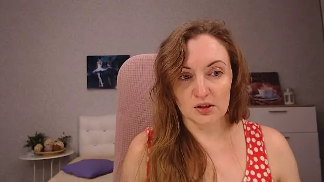 Snapshot of BettyFootFetish chatting on 11-14-25, 12:26 BettyFootFetish online show from 11-14-25, 12:26