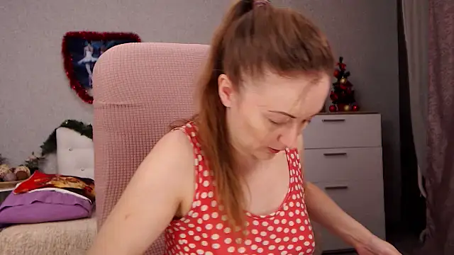 Snapshot of BettyFootFetish chatting on 12-13-25, 09:31 BettyFootFetish online show from 12-13-25, 09:31