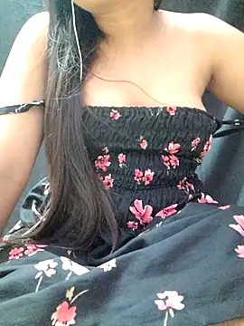 Snapshot of Roshni_98 chatting on 06-24-26, 07:02 Roshni 98 online show from 06-24-26, 07:02